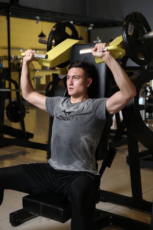Đọ body vạm vỡ của Đặng Văn Lâm, Bùi Tiến Dũng và các đồng đội - Bóng Đá