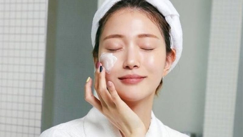 Nhiều người có thói quen bôi một lượng lớn kem chống nắng trong một lần để tăng hiệu quả bảo vệ da. 