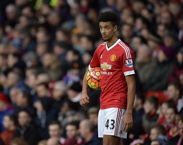 Man Utd gửi hậu vệ trẻ đi 