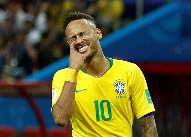 Ảnh chế Ronaldo, Messi vòng xe lại đón Neymar về nước - Bóng Đá