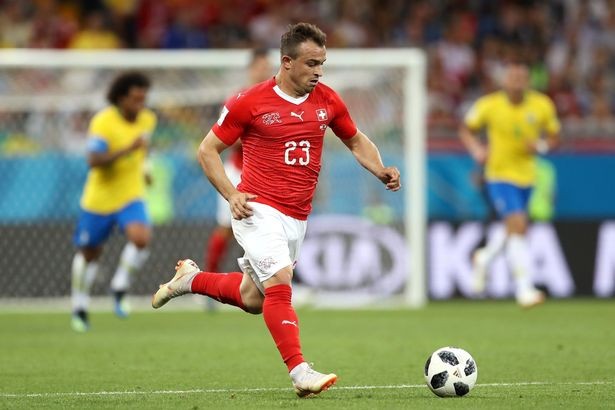 Gary Neville chỉ trích mục tiêu chuyển nhượng của Liverpool 'thiếu chuyên nghiệp' khi được ra giá - Bóng Đá