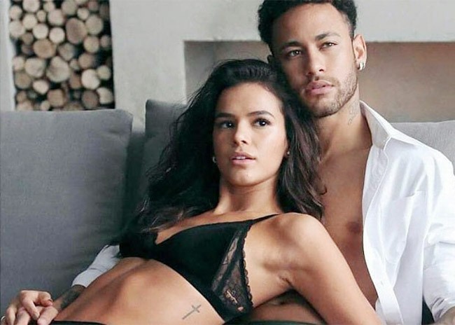 WAGs tuyển Brazil bốc lửa nhất: Bồ Neymar, vợ Firmino đẹp không có chỗ chê - Bóng Đá