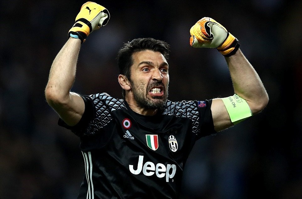Gianluigi Buffon là người Italia thứ 2 làm được điều này - Bóng Đá