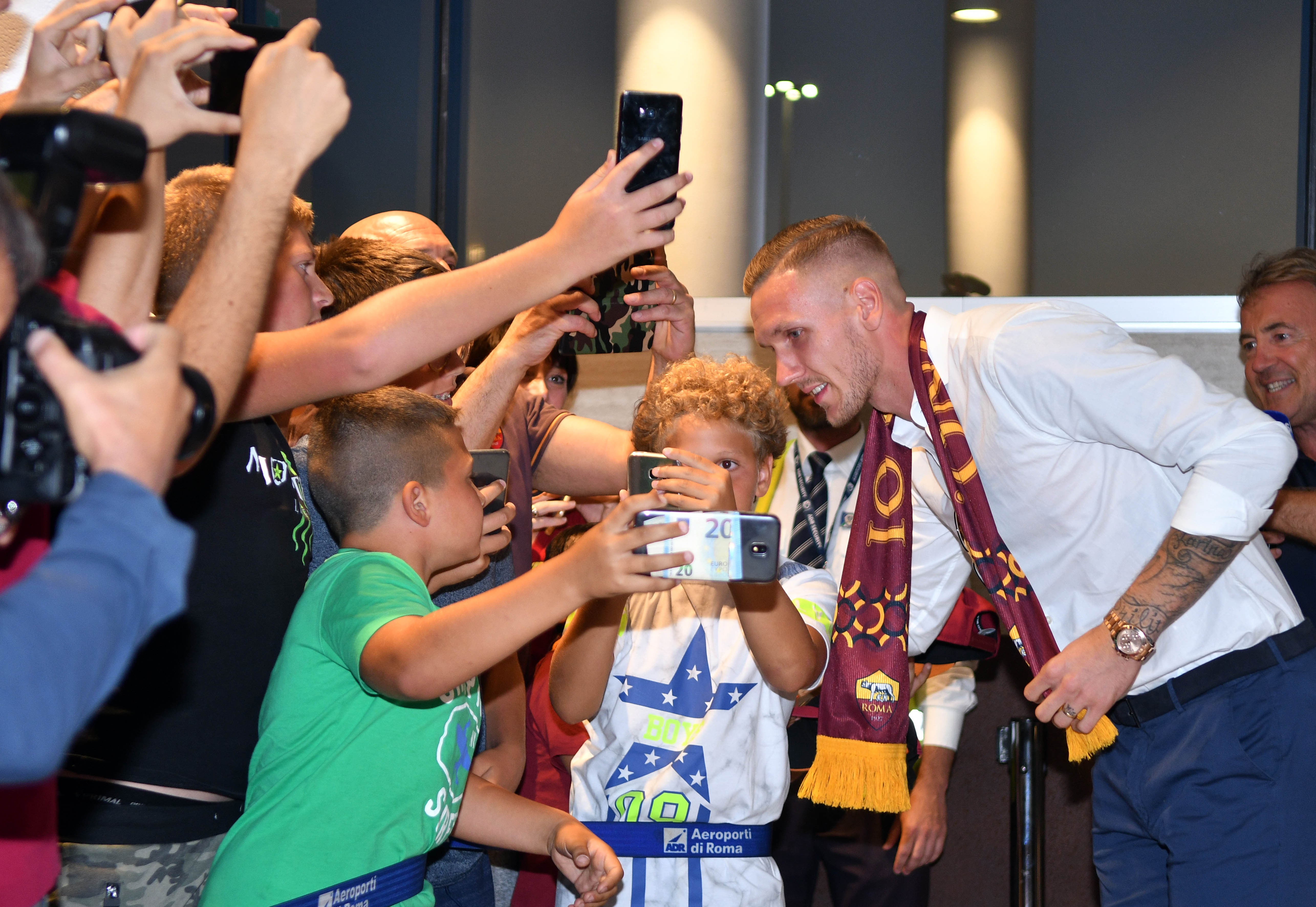 CHÍNH THỨC: Chiêu mộ thủ môn World Cup, Roma có người thay Alisson - Bóng Đá