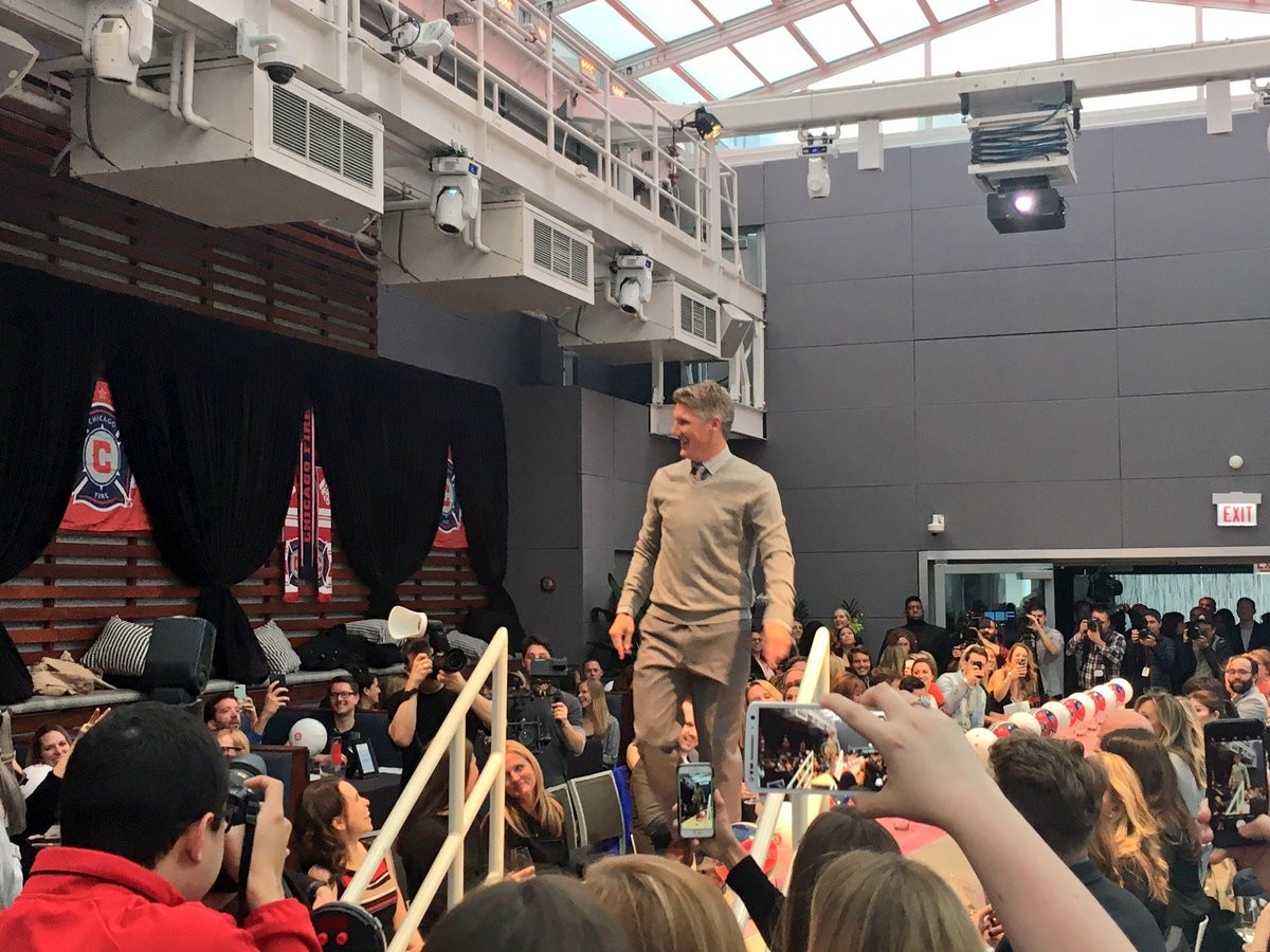 anh Schwensteiger đi catwalk - Bóng Đá