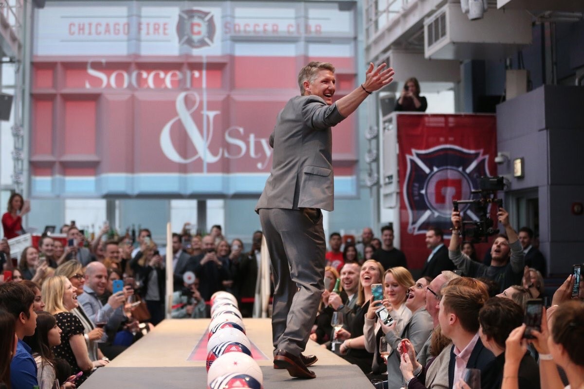 anh Schwensteiger đi catwalk - Bóng Đá