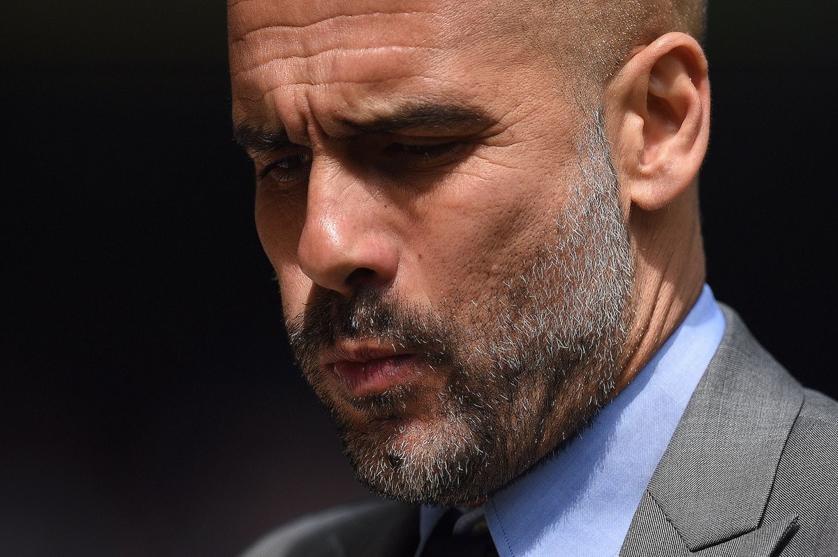 Guardiola: Gary Neville thì biết gì? - Bóng Đá