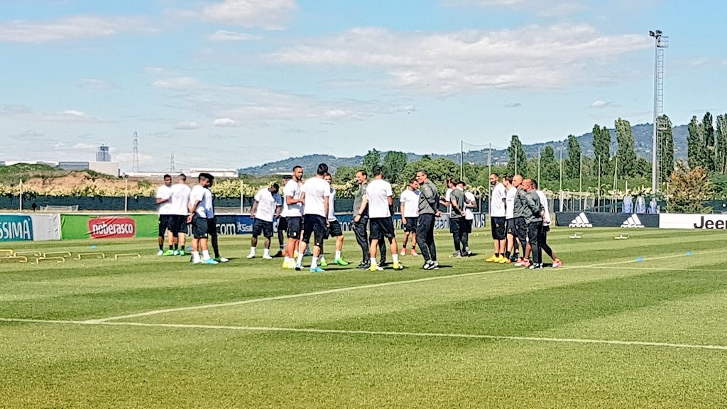 ảnh Juve tập luyện - Bóng Đá