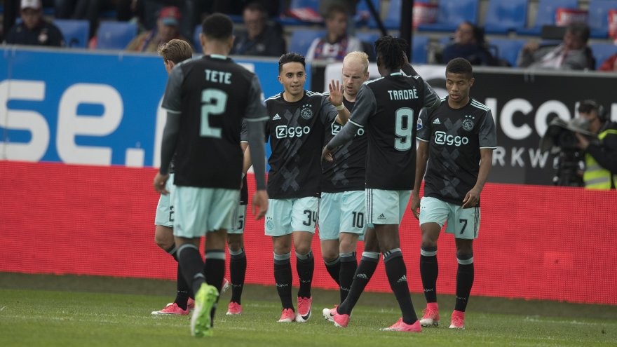 NÓNG: Ajax mất chức vô địch Hà Lan vì... Dirt Kuyt - Bóng Đá