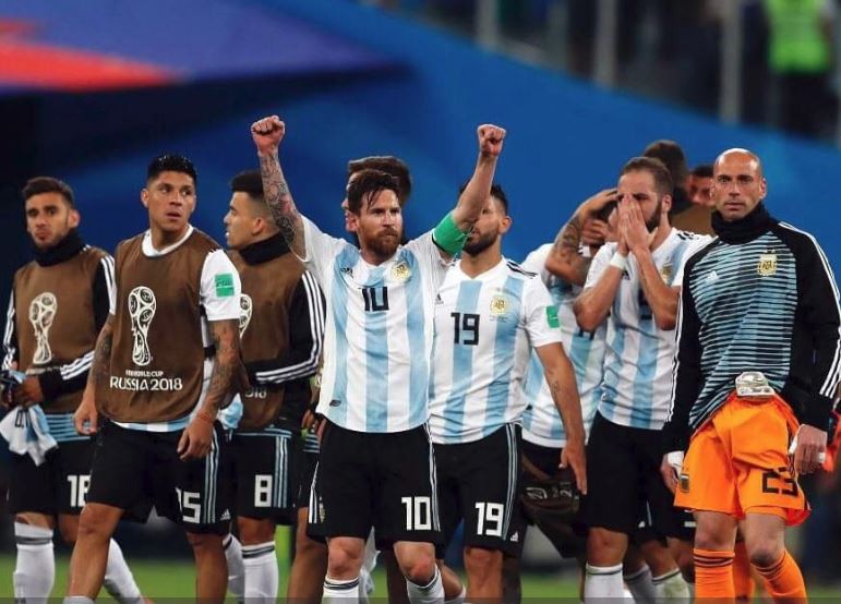 HLV Sampaoli thừa nhận phải làm tất cả vì Messi - Bóng Đá
