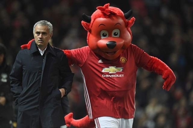Bằng cách đặc biệt, mọi yêu cầu của Mourinho đều được Ed Woodward đáp ứng - Bóng Đá