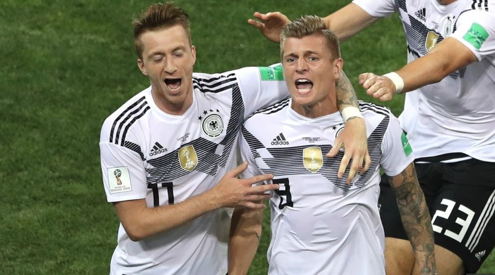 Kroos hé lộ trao đổi thú vị với Reus trước khi sút tung lưới Thụy Điển - Bóng Đá