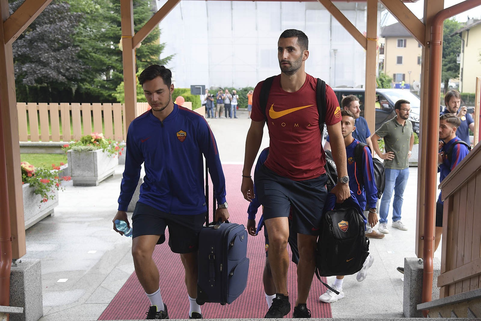 Chán thủ đô, AS Roma kéo nhau lên núi tập luyện - Bóng Đá