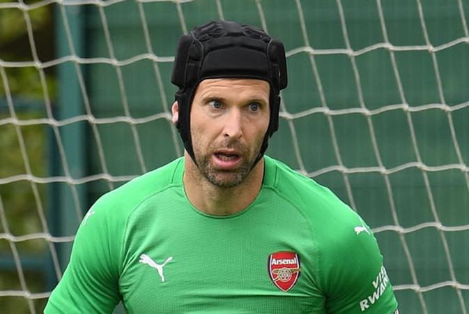 Petr Cech tìm đường tháo chạy, 