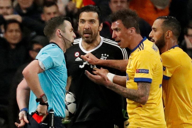 Buffon chính thức nhận án cấm 3 trận do lỗi phản ứng trọng tài  - Bóng Đá