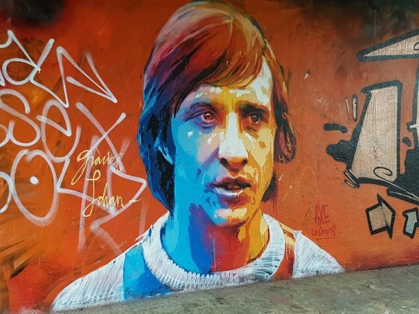 Cực chất với sao sân cỏ qua phiên bản graffiti - Bóng Đá