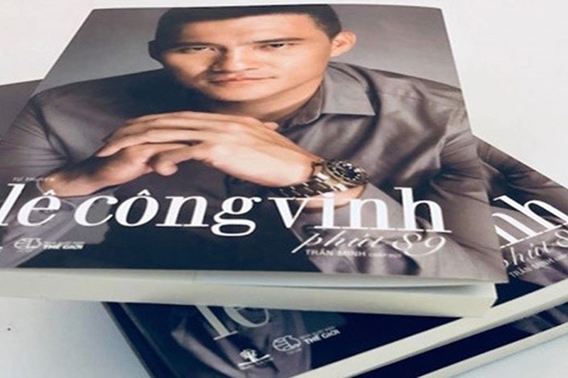 HLV Alfred Riedl phản bác thông tin trong tự truyện Công Vinh - Bóng Đá