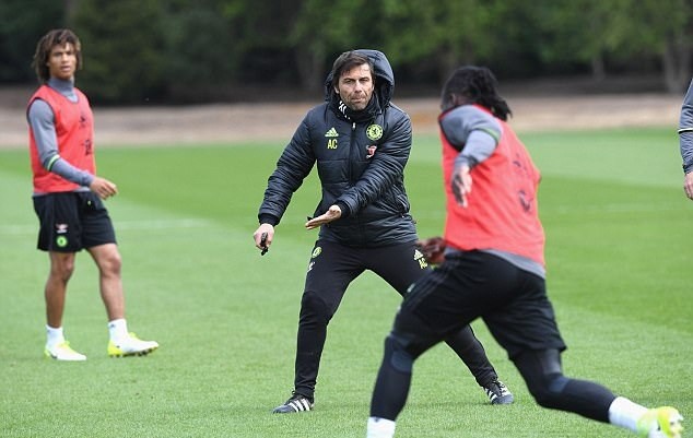 Dùng đội hình 2 đấu Arsenal, Mourinho được Conte 