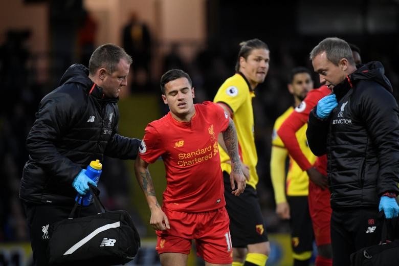 Coutinho chỉ biết cầu nguyện sau chấn thương - Bóng Đá
