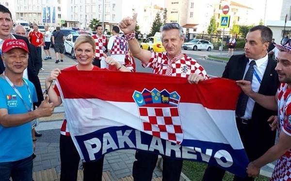 Cách đặc biệt mà nữ Tổng thống Croatia cổ vũ đội bóng nước nhà - Bóng Đá