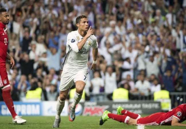 Đạt mốc 100 bàn ở Champions League, Ronaldo cầu xin fan Real ngừng chỉ trích mình - Bóng Đá