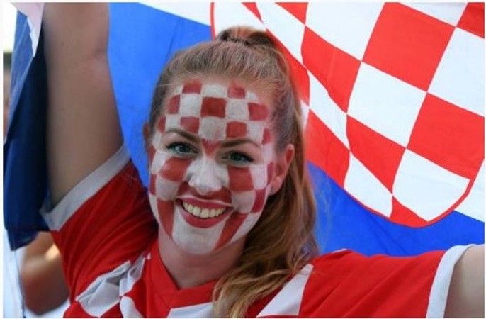 CĐV Croatia xuống đường ăn mừng chiến tích lịch sử - Bóng Đá