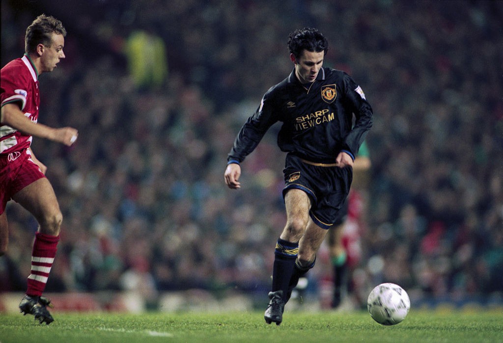 Chùm ảnh: Xếp hạng 22 mẫu áo sân khách từng được Man Utd sử dụng - Bóng Đá
