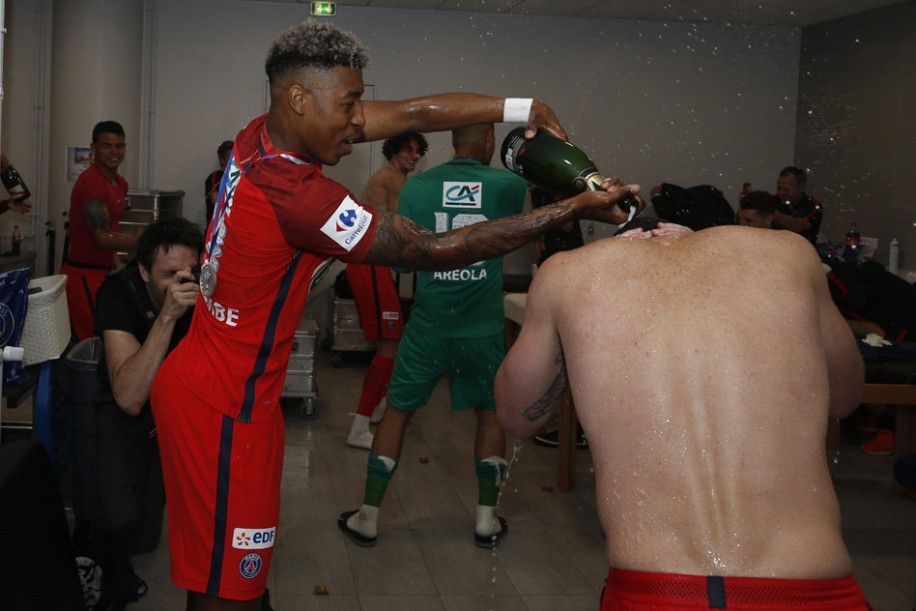Chùm ảnh: PSG ăn mừng chức vô địch - Bóng Đá