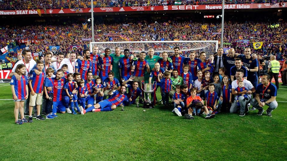 Chùm ảnh: Barcelona ăn mừng chức vô địch - Bóng Đá