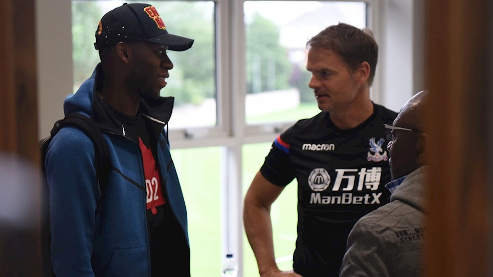 Ảnh Fosu-Mensah ra mắt Palace - Bóng Đá