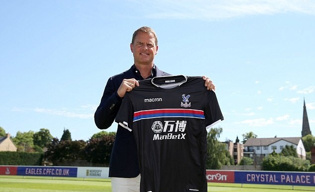 Chùm ảnh: Frank de Boer ra mắt Crystal Palace - Bóng Đá