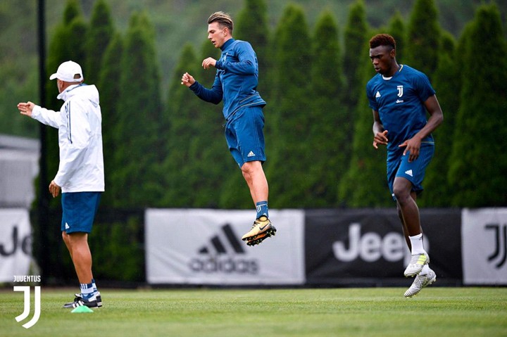 Bernardeschi tập buổi đầu tiên cùng Juventus - Bóng Đá