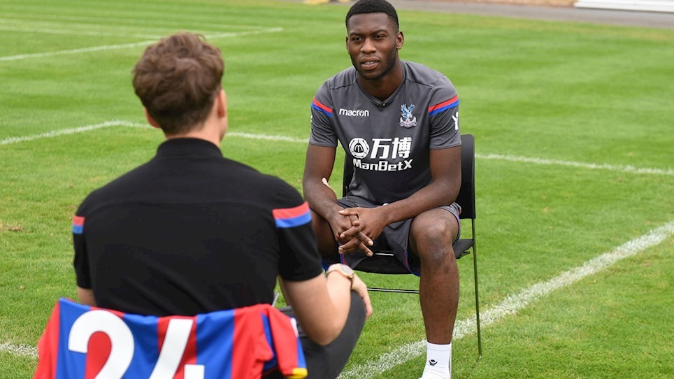 Ảnh Fosu-Mensah ra mắt Palace - Bóng Đá