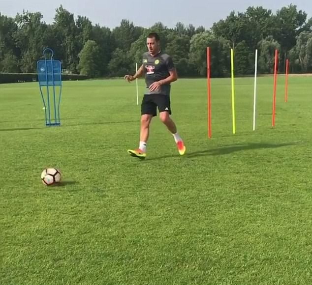 Ảnh: Terry tập luyện - Bóng Đá