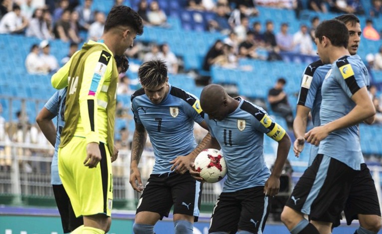 Ảnh sau trận U20 Uruguay - Bóng Đá