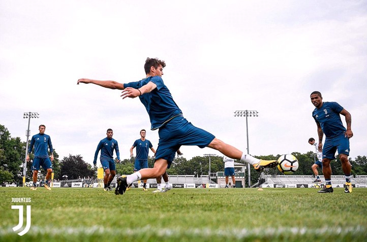 Bernardeschi tập buổi đầu tiên cùng Juventus - Bóng Đá