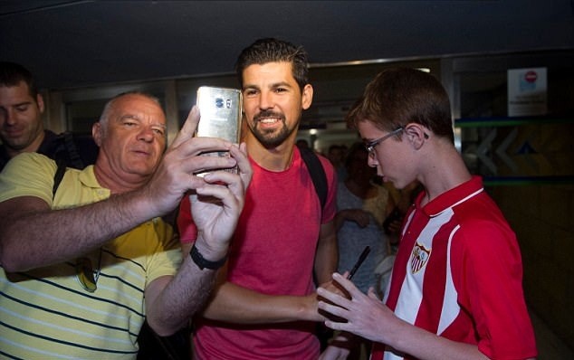 Ảnh Nolito về Sevilla - Bóng Đá