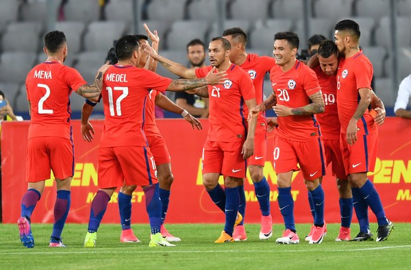 Ảnh sau trận Chile - Bóng Đá