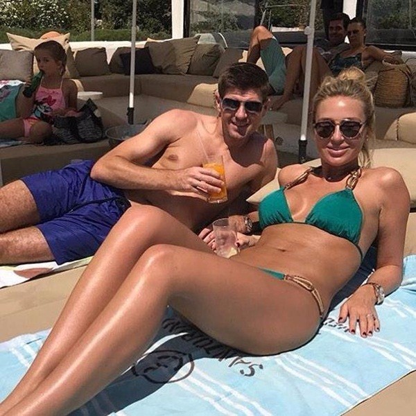 Ảnh Gerrard đi nghỉ mát - Bóng Đá