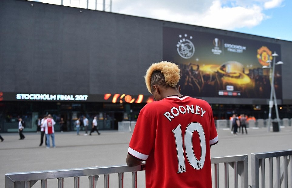 Fan Man Utd đại náo Stockholm - Bóng Đá