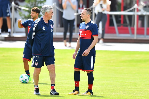 Ảnh tập luyện Bayern - Bóng Đá