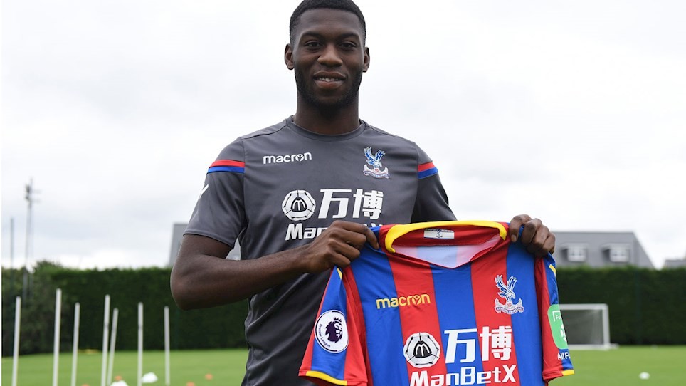 Ảnh Fosu-Mensah ra mắt Palace - Bóng Đá