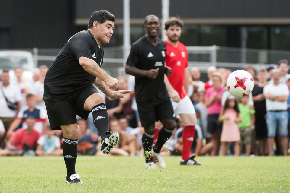 Maradona và Ronaldo kề vai sát cánh tại Thuỵ Sỹ - Bóng Đá