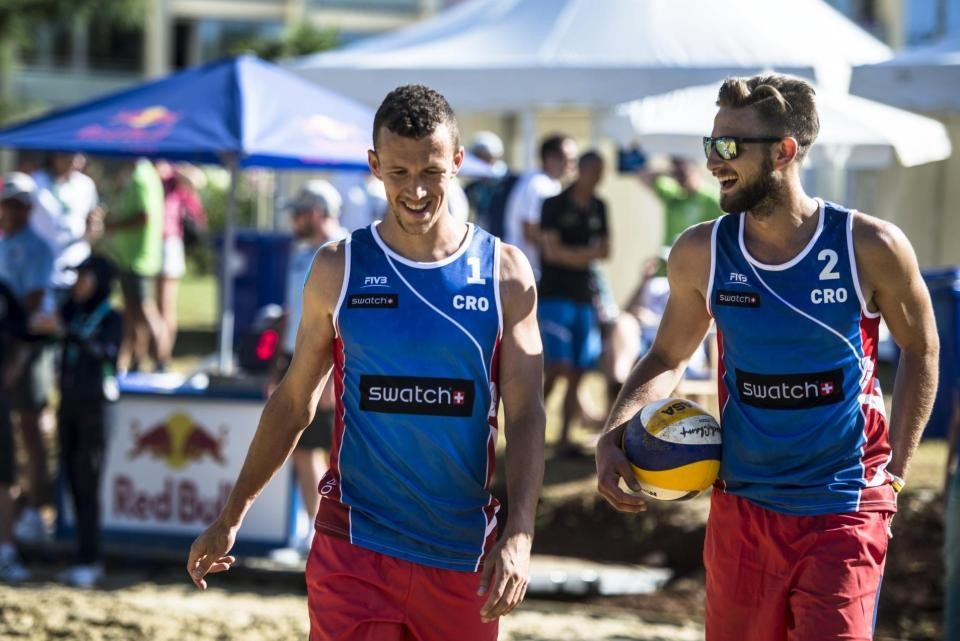Ảnh Perisic chơi bóng chuyền - Bóng Đá