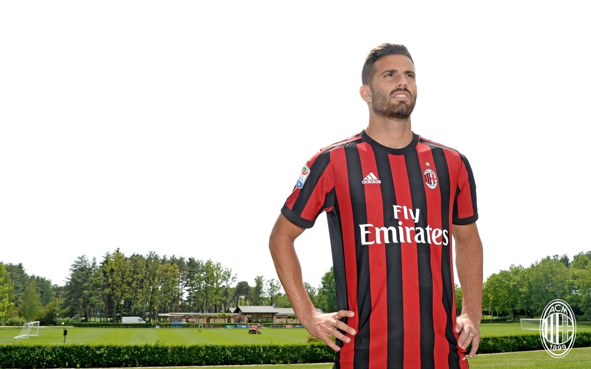 Có thêm đội trưởng Lazio, Milan sẽ mạnh đến cỡ nào? - Bóng Đá