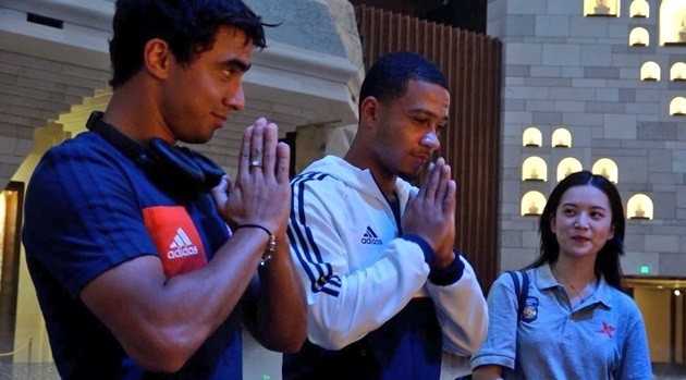 Sang Trung Quốc, Depay và Rafael lên chùa cầu an - Bóng Đá