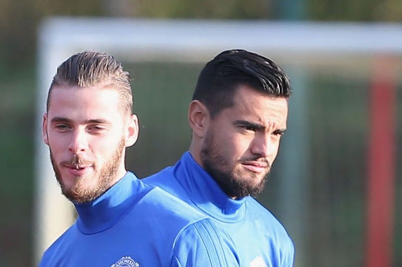 Mourinho chọn ra người bắt chính ở trận chung kết với Chelsea - Bóng Đá