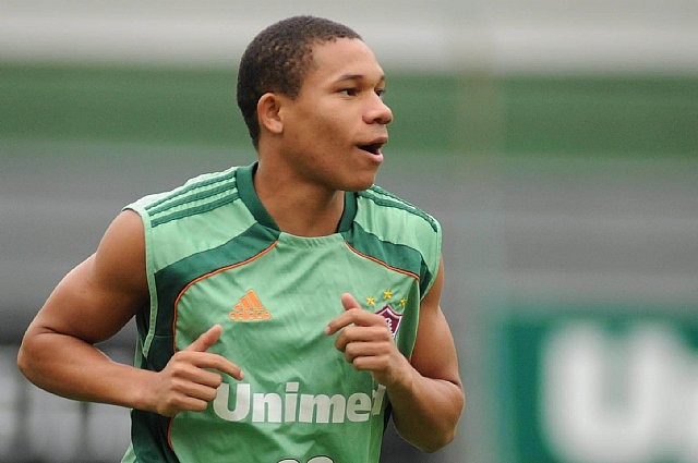 Arsenal tranh thủ 'kiếm chác' với Wellington Silva - Bóng Đá