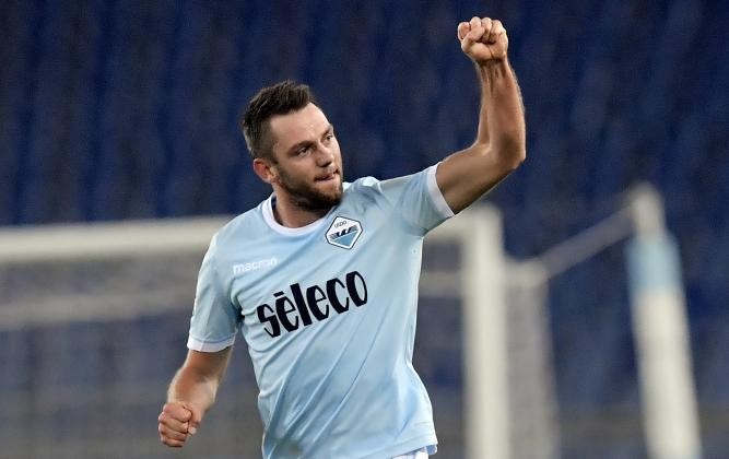 Man Utd nhận tin buồn trong thương vụ De Vrij - Bóng Đá