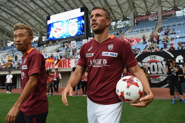 Lukas Podolski rực sáng trong ngày ra mắt Nhật Bản - Bóng Đá